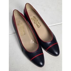 Vintage Ferragamo Pumps Classic Size 8 Round Toe Designer Collegiate Luxury